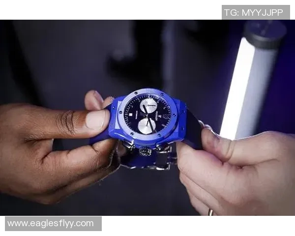 足球明星公仔礼盒尽显球场魅力完美收藏品带你感受足球激情与荣耀